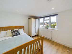 bed 6 - click for photo gallery